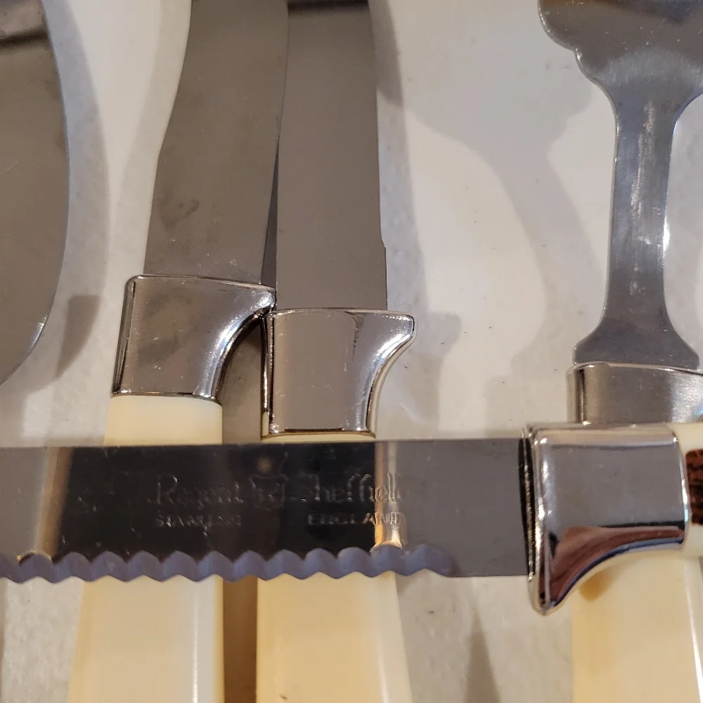 Regent Sheffield Hostees Cheese Set Knige Leaf Faux Wood Bone 5 pieces